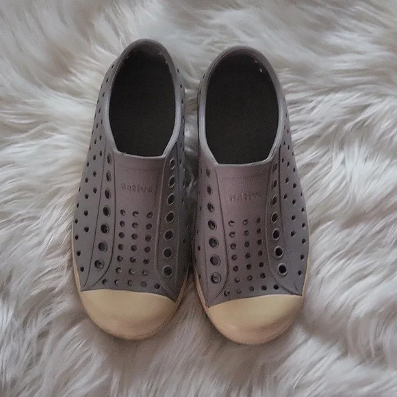 Native kids shoes - Picture 1 of 4